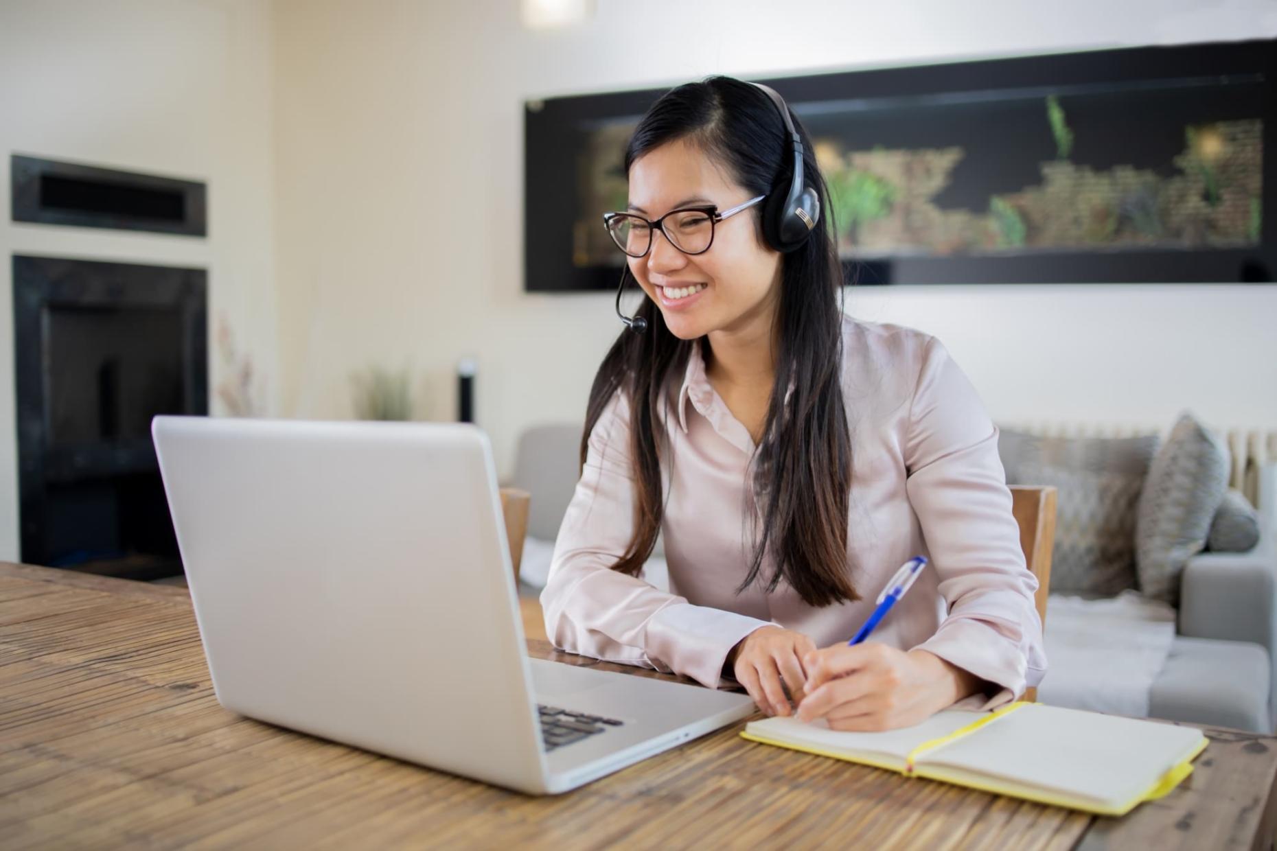 Professionelle Teamschulung in modernem Arbeitsumfeld