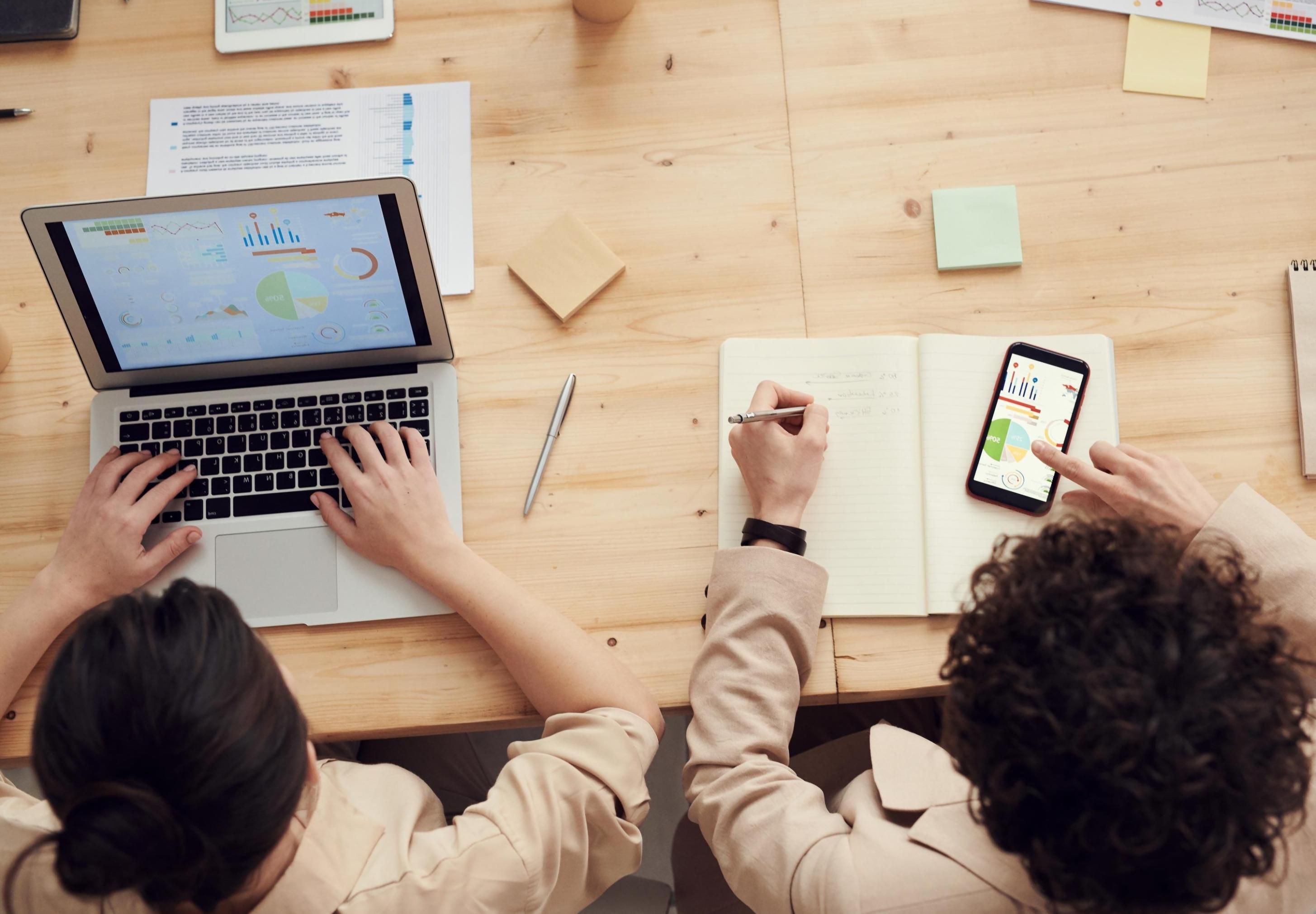 Teilnehmer beim strukturierten Online-Lernen